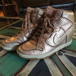 Nike Women’s Dunk Sky Hi CutOut Premium 5.5 (36)